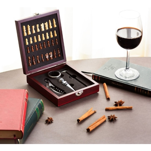 Set Cadou pentru Pasionatii de Eleganta: Caligrafie Vintage și Șah/Vin Checkmate