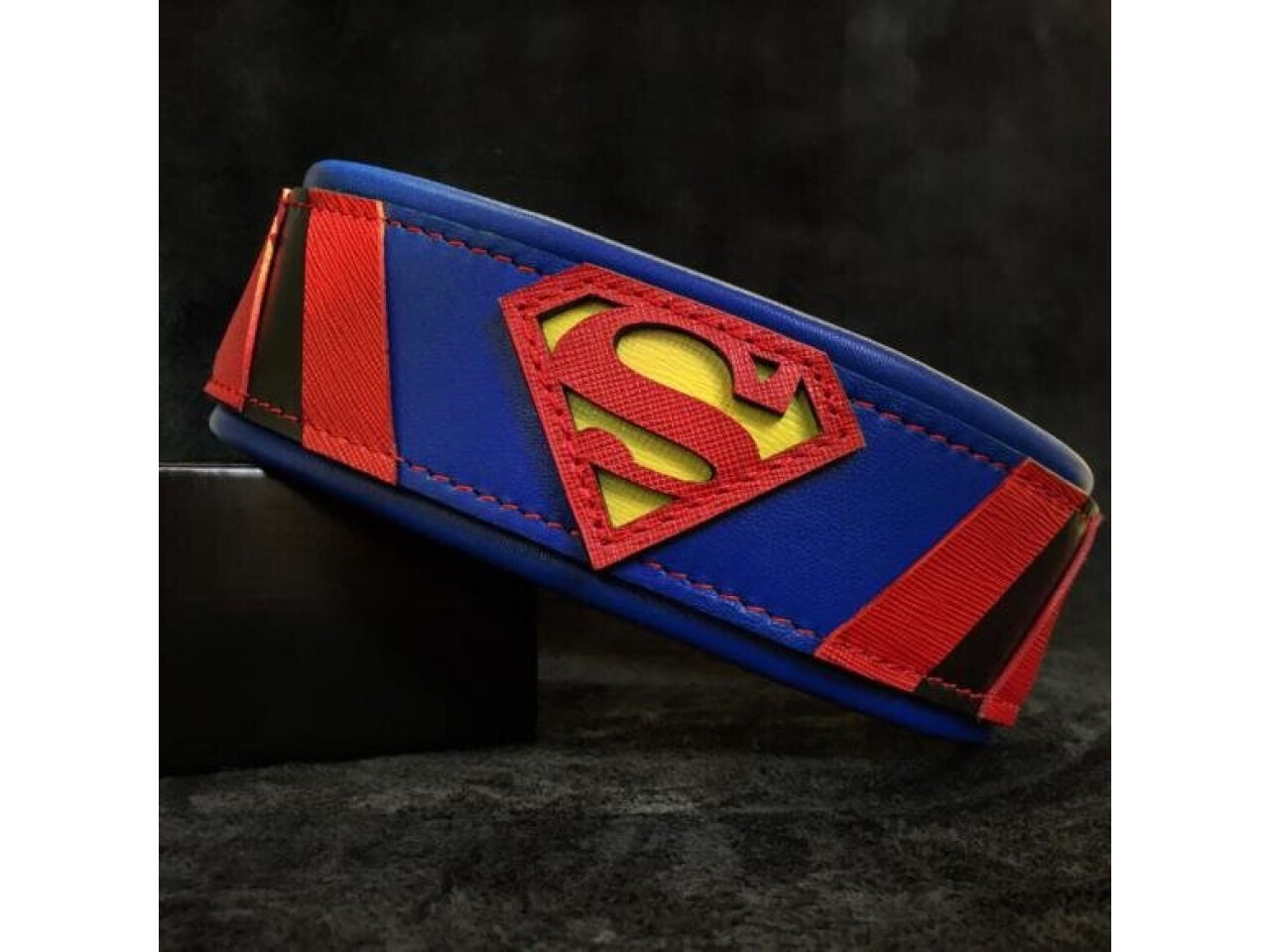 Bestia Zgarda Superman, Piele Naturala, M